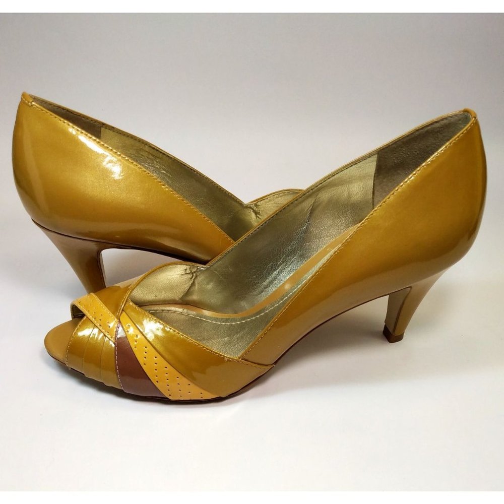 Alex Marie Womenโs Slip-On Gold Patent Leather Peep-Toe Heel Shoes Size 8.5